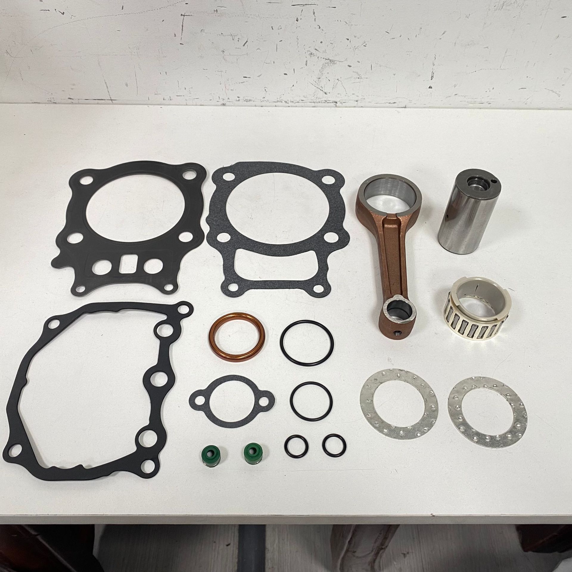 Motorcycle engine cylinder gasket is suitable for HONDA TRX350 350 connecting rod 13200-HN5-670