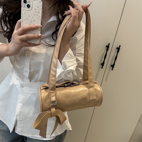 Korean stylish new 2025 summer solid color cylinder new fashion Boston commuting shoulder bag with underarm for women
