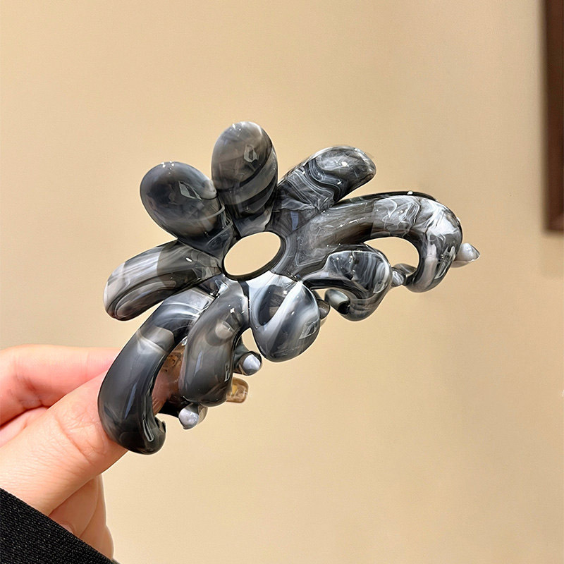 Ink gray petal gripper