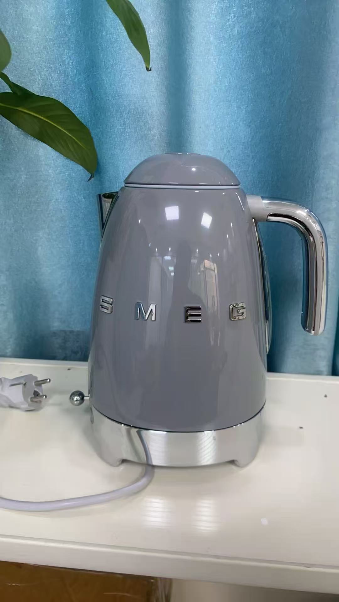 회색
