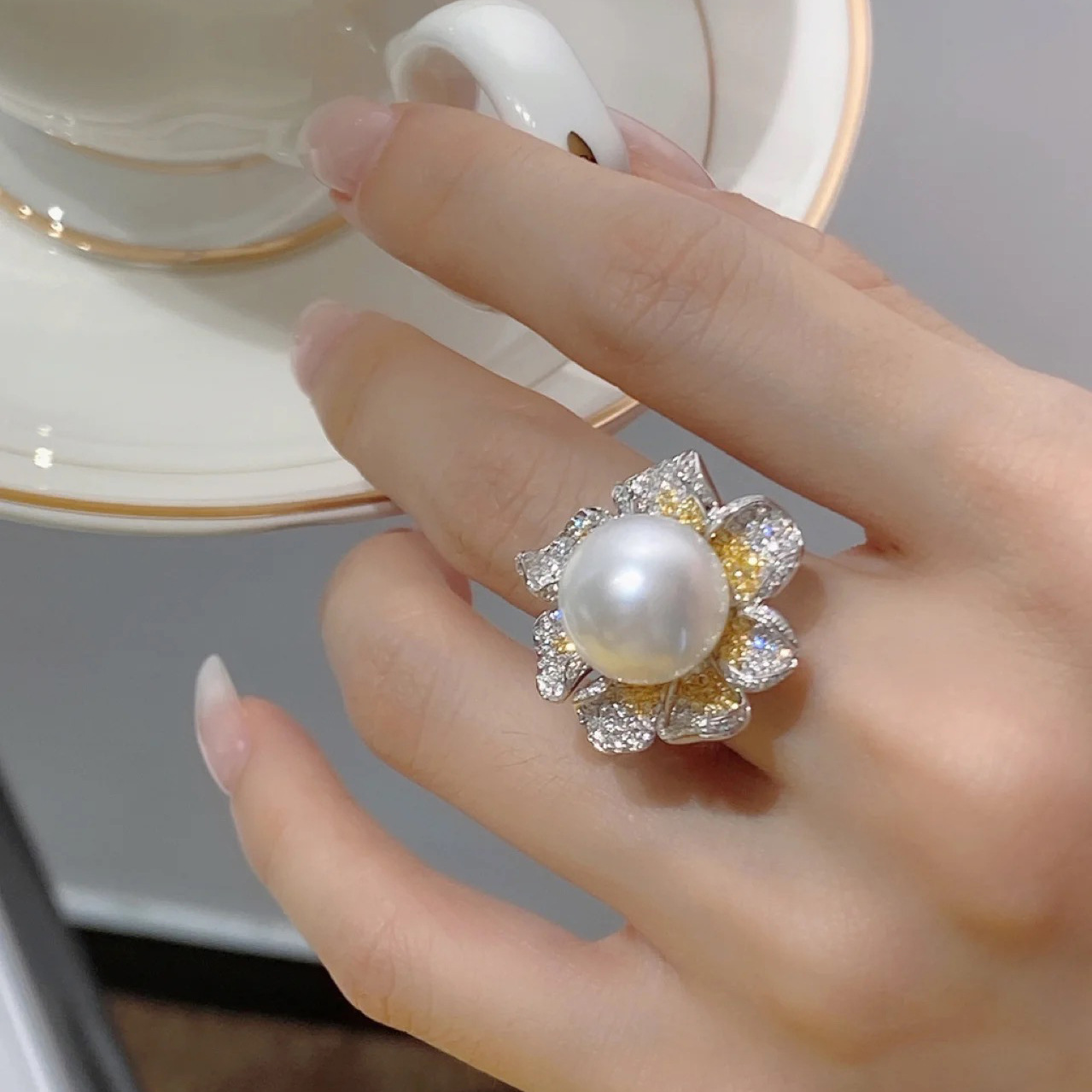 新品法式珍珠花朵戒指女ins冷淡风轻奢高级感小众设计网红直播款