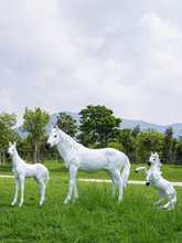 户外大型仿真俊马玻璃钢雕塑动物模型园林景观草坪小区售楼部摆件