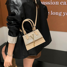 �ﶬ�¿���������ֵ�r��б����ٴ����eŮʿ�μ��С����