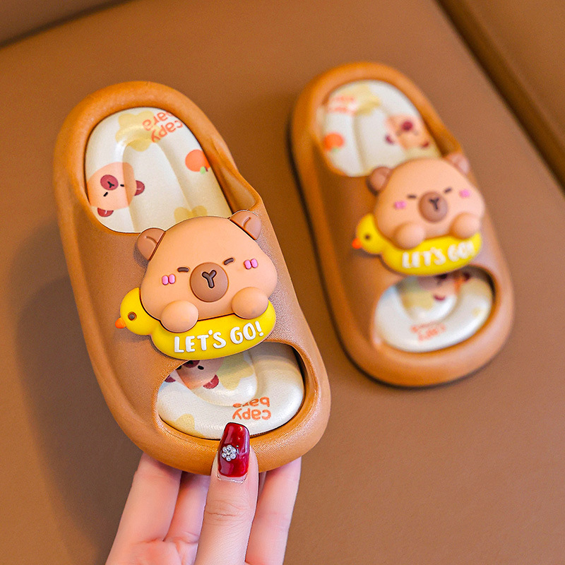 2025 nuevas zapatillas infantiles niñas de verano interior antideslizante de fondo suave para los niños en el exterior usar lindas zapatillas rojas en línea