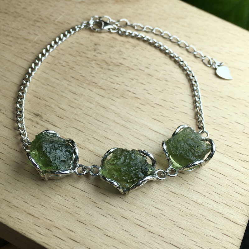 Natural Czech meteorite bracelet, s925 silver inlay, green meteorite bracelet high-end atmosphere Natural Czech meteorite bracelet, s925 silver inlay, green meteorite bracelet high-end atmosphere