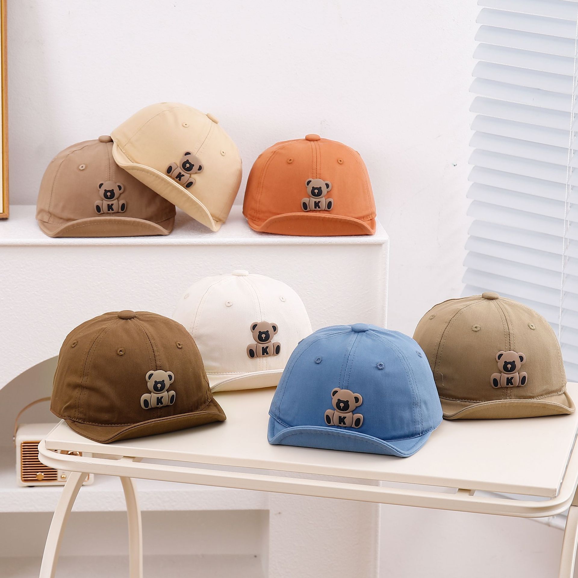 1-3 Sombreros infantiles primavera y otoño delgados bebés Inglés sombrero de béisbol de protección solar gorra de boca de pato para niños coreanos