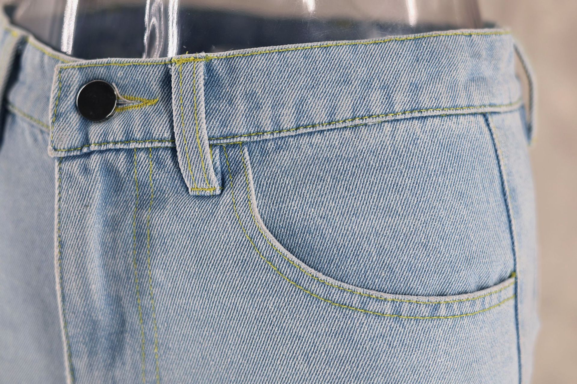 Women's Blue Ripped Straight Jeans For Spring And Summer_voghion.com