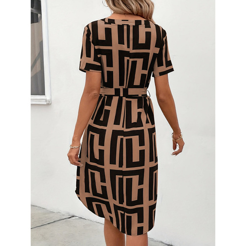 European and American-style light-mature short-sleeved plaid dress—summer vacation petite A-line midi skirt with a tied belt and V-neck.