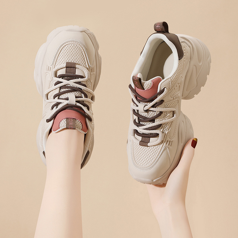 Venta al por mayor de zapatos de papá de mujer deportiva para mujer 2024 nuevo estilo de primavera y otoño de cuero todo fósforo plataforma plana suela blanda zapatos casuales de mujer