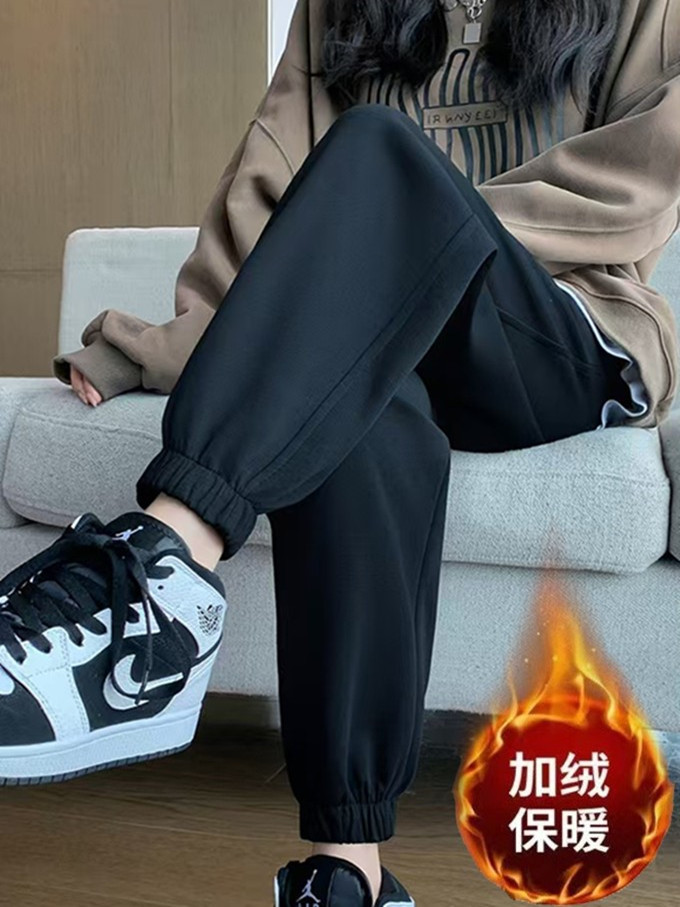 솔리드 컬러 레깅스와 벨벳 블랙 팬츠