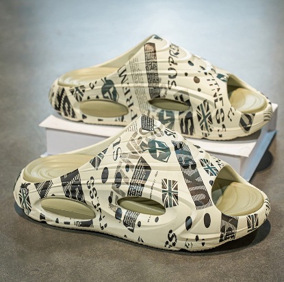 Zapatillas verano nuevo estilo de los hombres ropa exterior casual suela gruesa sandalias de todo fósforo personalidad tendencia pisando mierda fondo suave chanclas