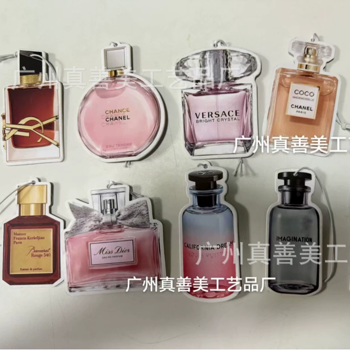 Автомобильный освежитель воздуха в форме флакона духов, высококачественные твердые ароматические таблетки для гардероба, готовые к отгрузке с завода.