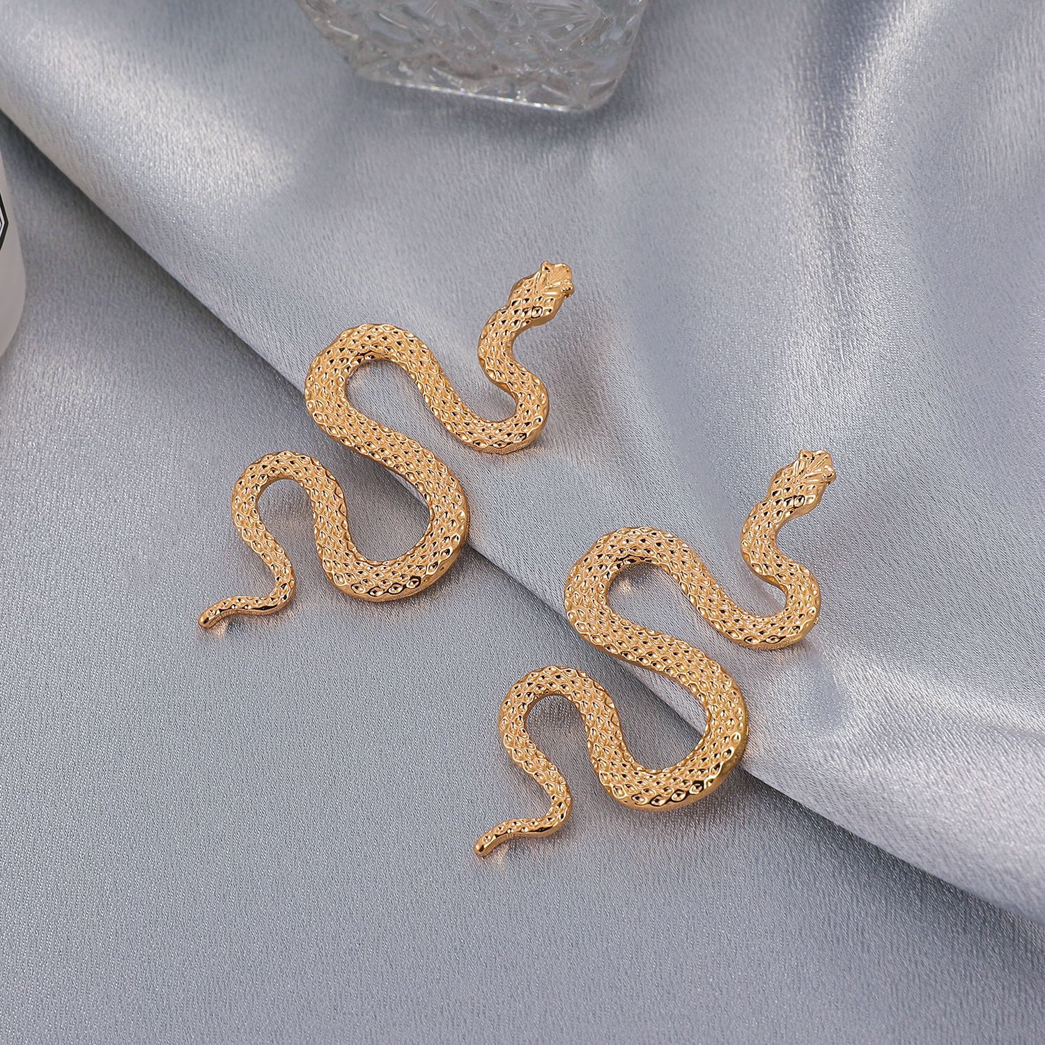Retro Style Retro Exaggerated Three-dimensional Snake Earrings Fashion Alloy Earrings