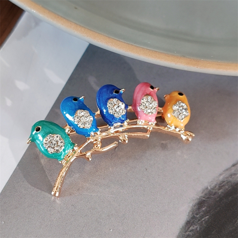 Foreign trade cartoon cute colorful 5 bird brooch high-grade enamel drop oil colored glaze Diamond animal scarf buckle