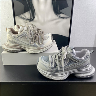 �W؛��Ƥ�W�潉�����ը���ϵ�ЬŮ2026�¿����m�ٴ����e�\��Ь��