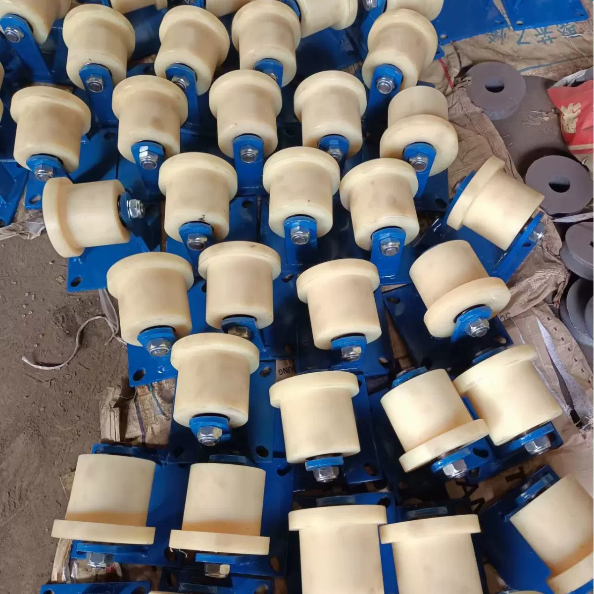 厂家直销轨道火车铁路专用绝缘防静电刹车轨道轮尼龙单边梯形滑轮