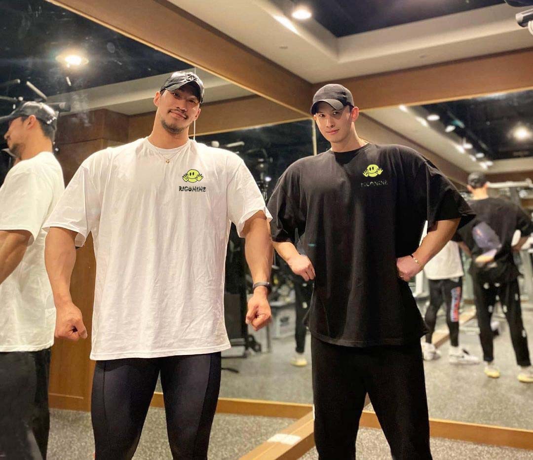 Men's Casual Printed Loose Fitting Basketball Training Shirt Short Sleeved Smiley Face T-Shirt Trendy Fitness Muscle Wearing_viptrois.com
