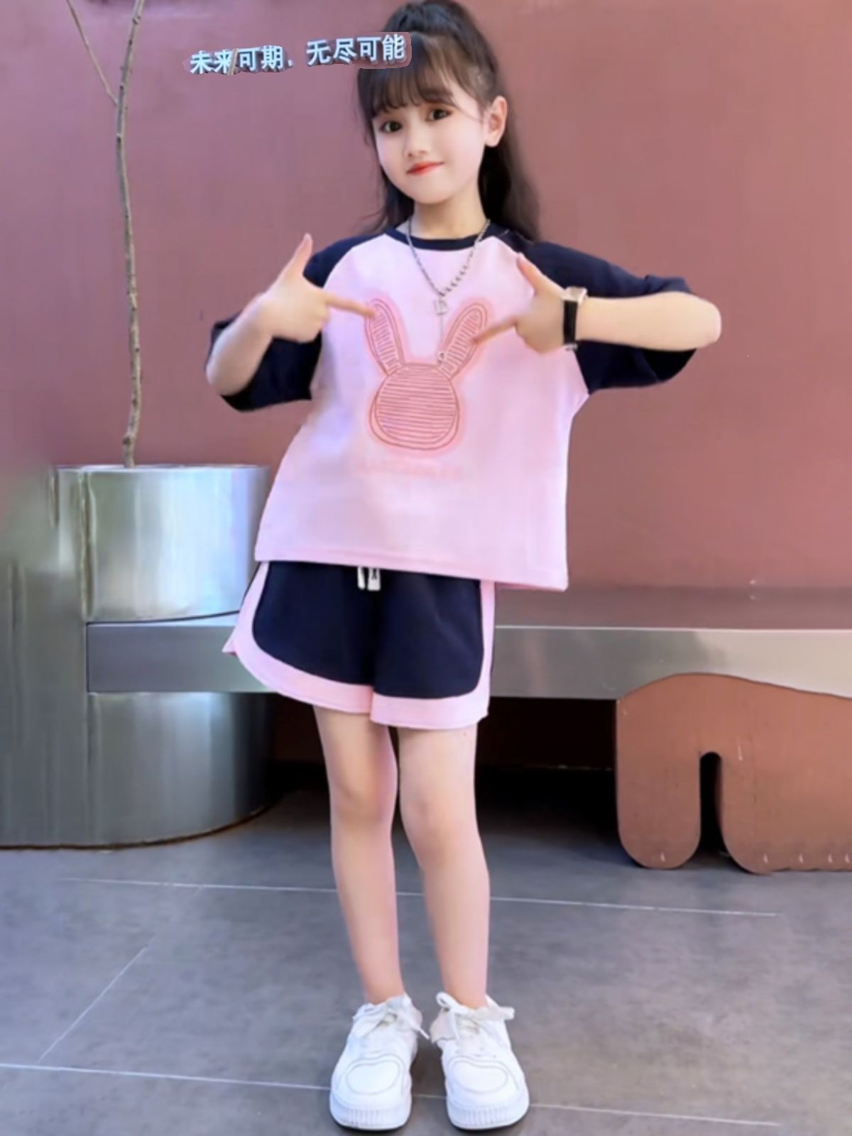 Girls' Summer T-shirt Set 2026 New Style Popular Children's Fashion Summer Short-sleeved Shorts Two-Piece Set for Medium and Large Children