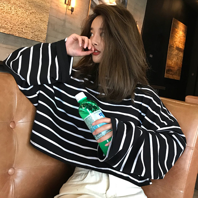 크로스보더 2025 블랙 화이트 스트라이프 긴팔 학생 레이어드 티셔츠 여성 스트라이프 티셔츠 신상 한국 스타일 루즈 베이직 트렌디