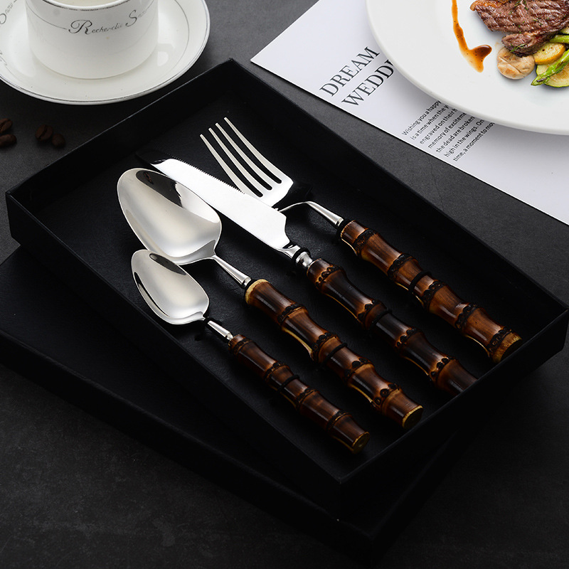 Vajilla de comida occidental Cuchillo y tenedor Cuchara de café Cuchara de helado de postre Mango de bambú Juego de vajilla de acero inoxidable Caja de regalo