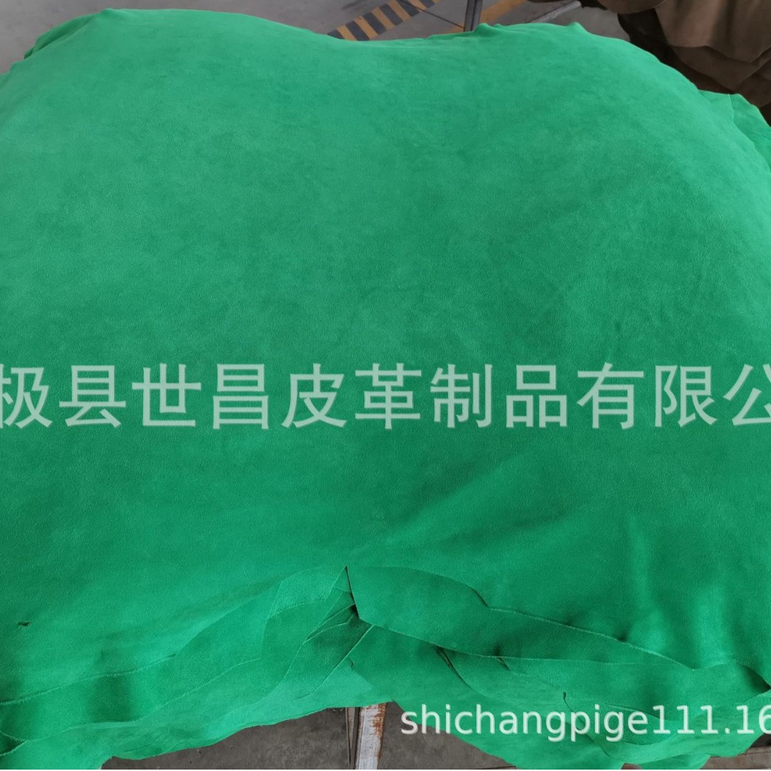 深绿色二层牛皮反绒皮，张幅大，利用率高，厚度1.2-1.4-1.6