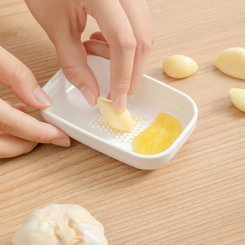 Manual grinder garlic masher household ginger garlic grater non-ceramic plastic kitchen food masher garlic masher