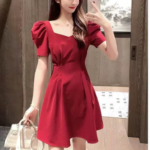 Красное платье с открытой спиной и квадратным воротником во французском стиле, женское красное платье с узкой талией на 2023 год, элегантная юбка для похудения, уменьшающая возраст