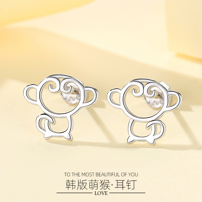 Joyería de oreja de plata pura hembra mono animal de dibujos animados pendientes S925 plata al por mayor pendientes creativos del zodiaco mono