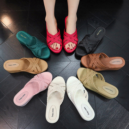Women's Summer Outdoor Wear Stylish High Heel Thick Sole Slippers 2024 New Arrival Best Selling Home Bathroom Anti-Slip Sole Cool Slippers