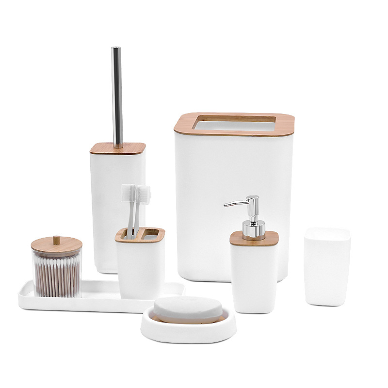 Baño de lujo ligero conjunto de artículos de baño de ocho piezas de baño taza de baño de bambú y madera conjunto de adornos de cepillo de inodoro