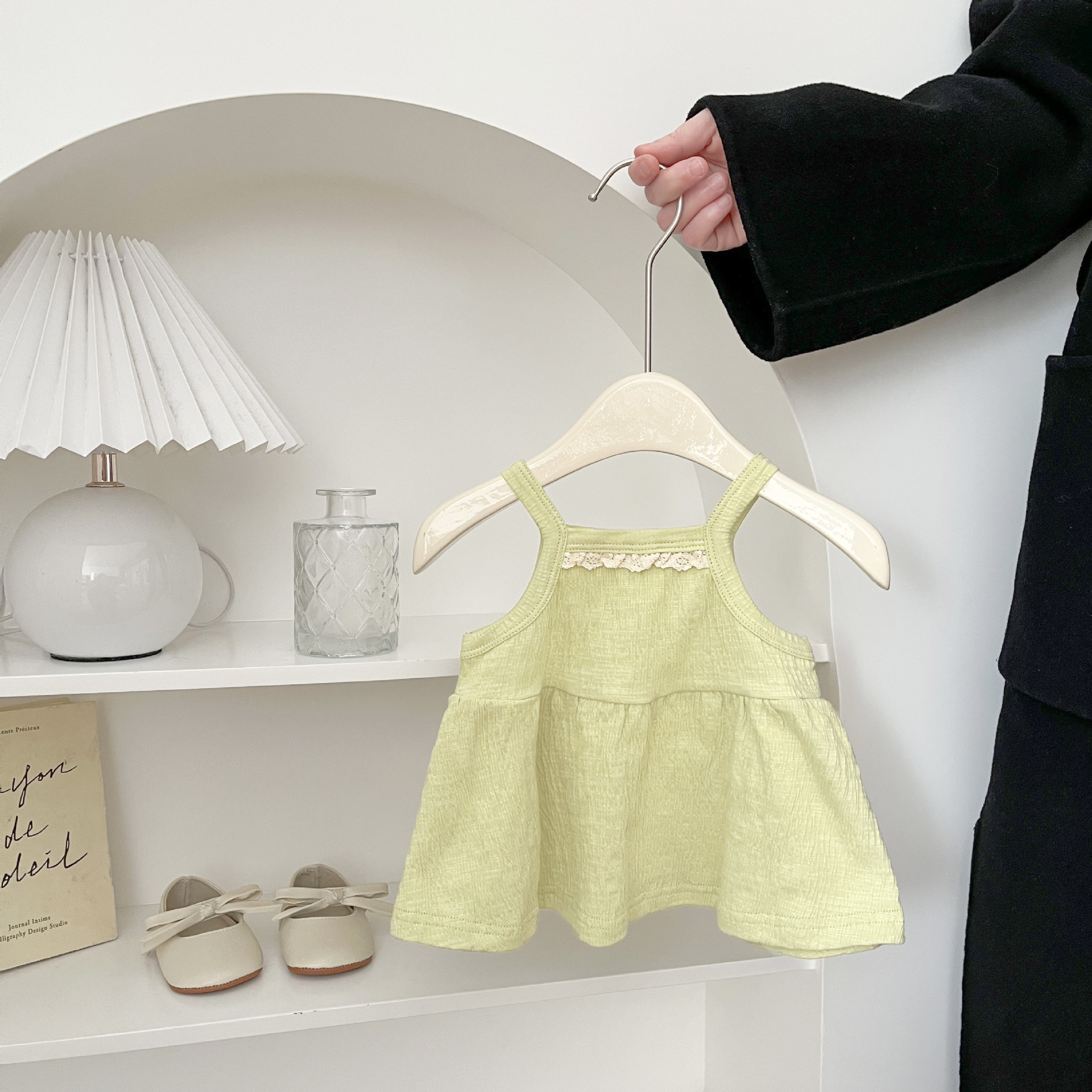Chaleco de estilo occidental para bebé femenino 2025 nuevo verano dulce niña delgada niños lindo y fresco cabestrillo exterior