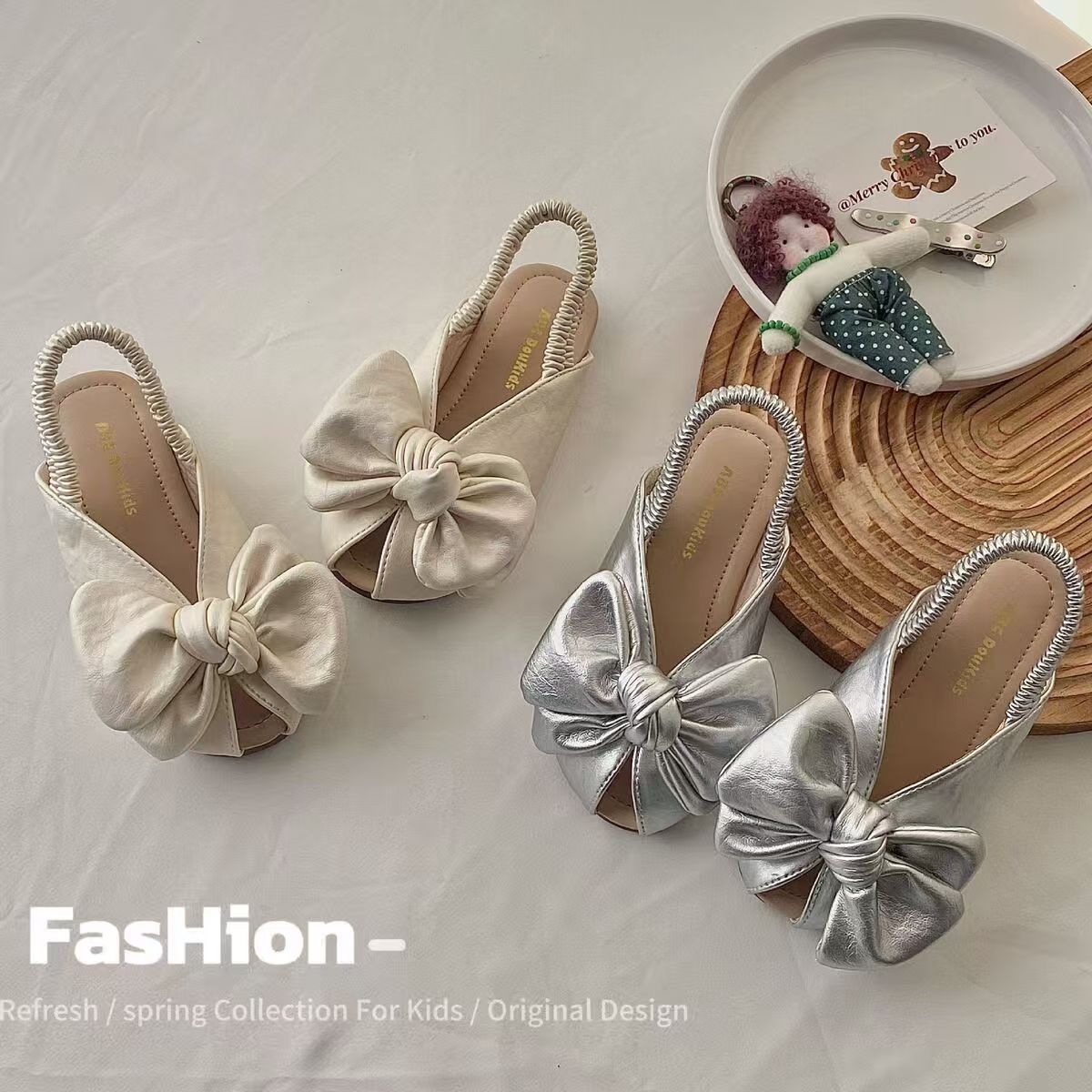 Fashionable demi-season children's sandals with bow