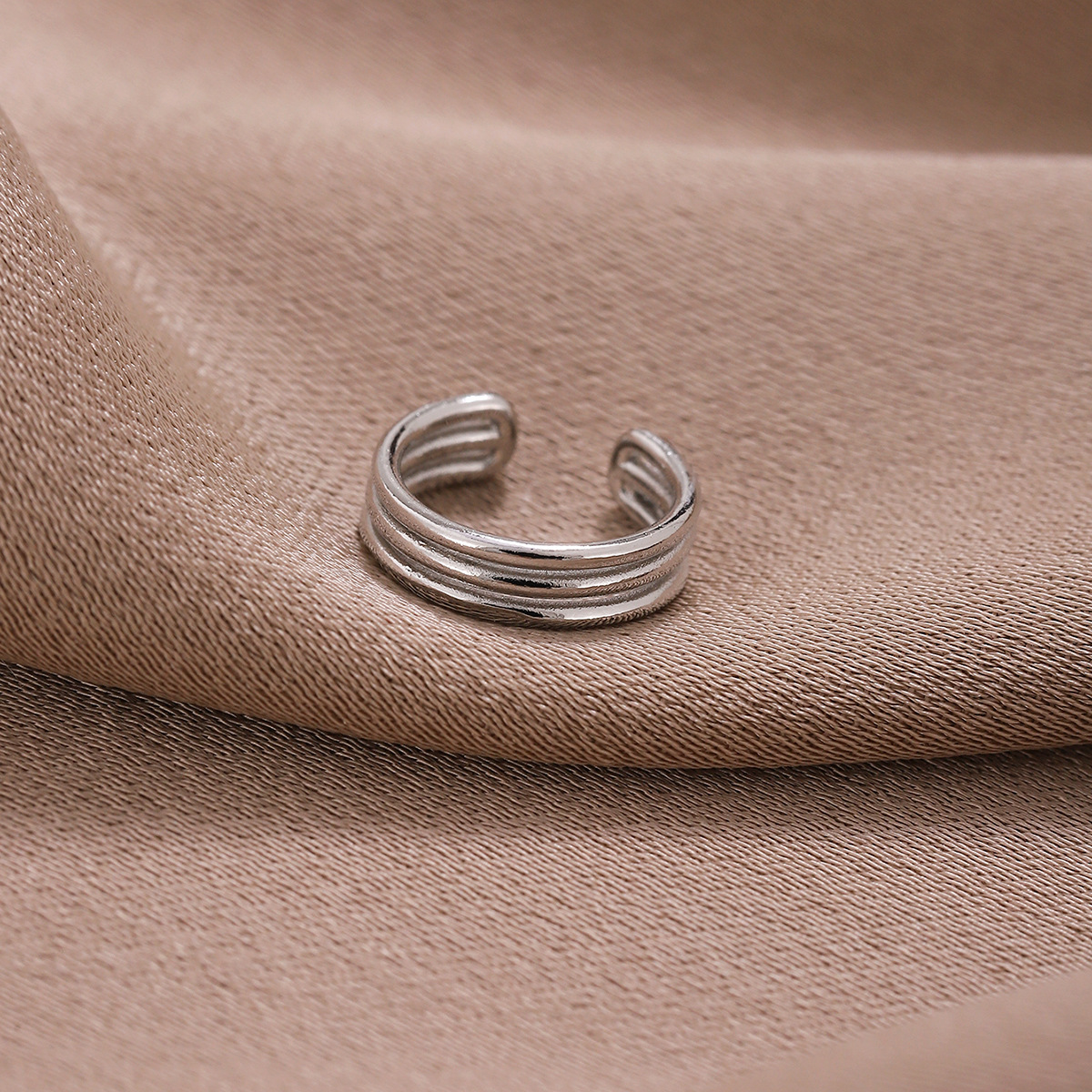 Estilo coreano personalizado pendientes simples de alta calidad en forma de U irregular clip de oreja cuadrada simple clip de hueso de oreja sin oreja al por mayor