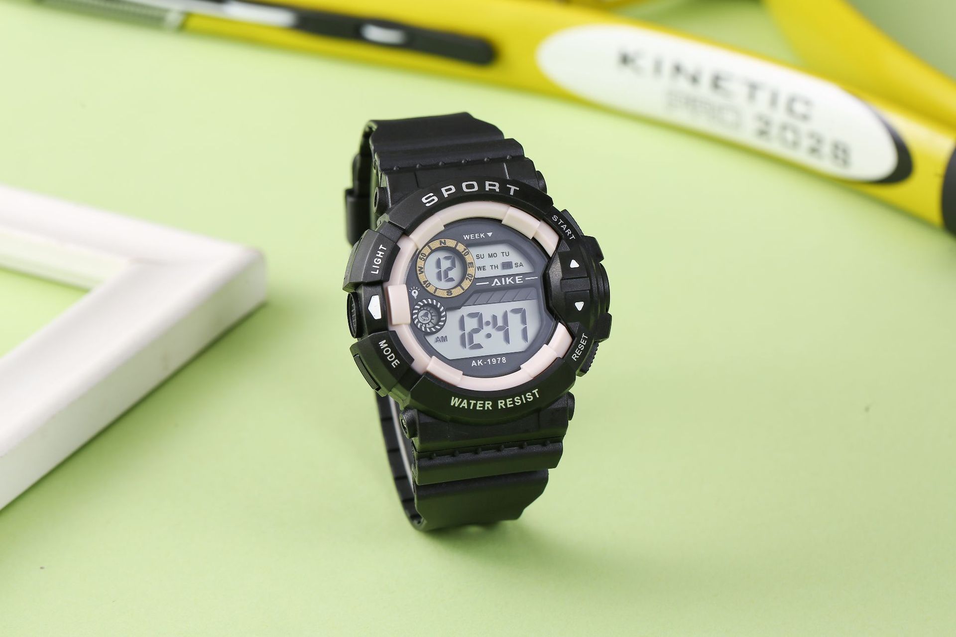 Ins Unicorn College Wind Watch estudiante resistente al agua anti-caída reloj electrónico deportivo duradero reloj multifuncional luz nocturna