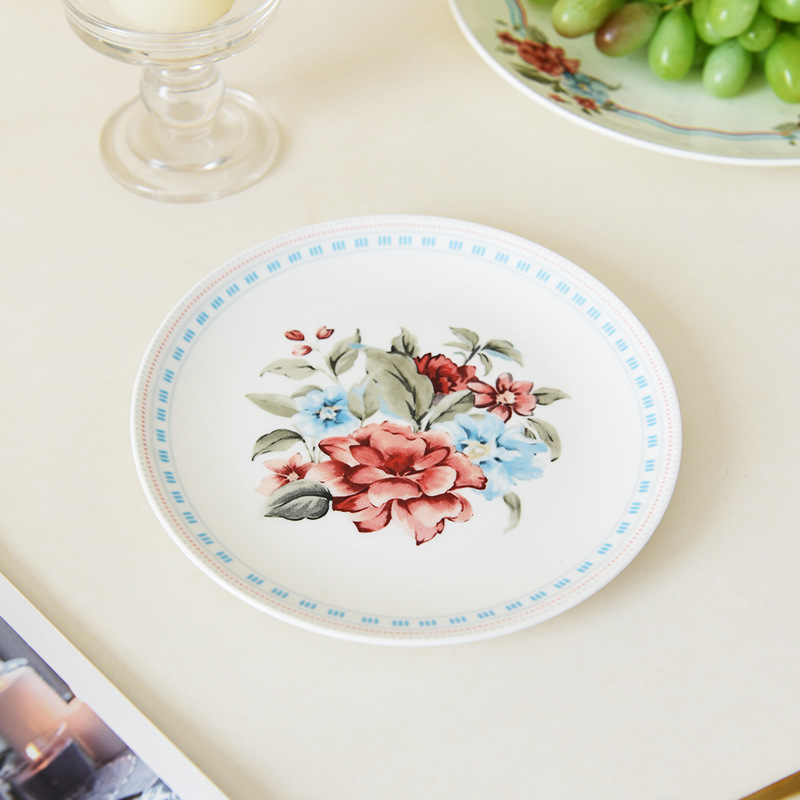 Flores románticas de alto valor de hueso de porcelana platos de cubierta casados nuevos cubiertos de cerámica esmaltados platos de platos de comedor occidentales de color plano