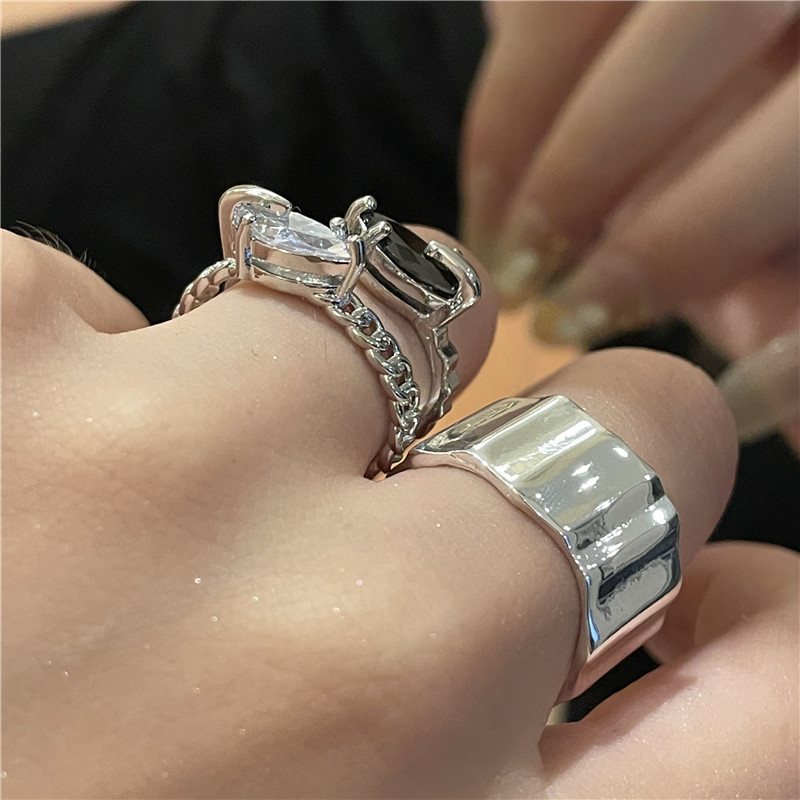 Bague Ouverte Géométrique Double Diamant Blanc Noir En Gros Nihaojewelry display picture 3