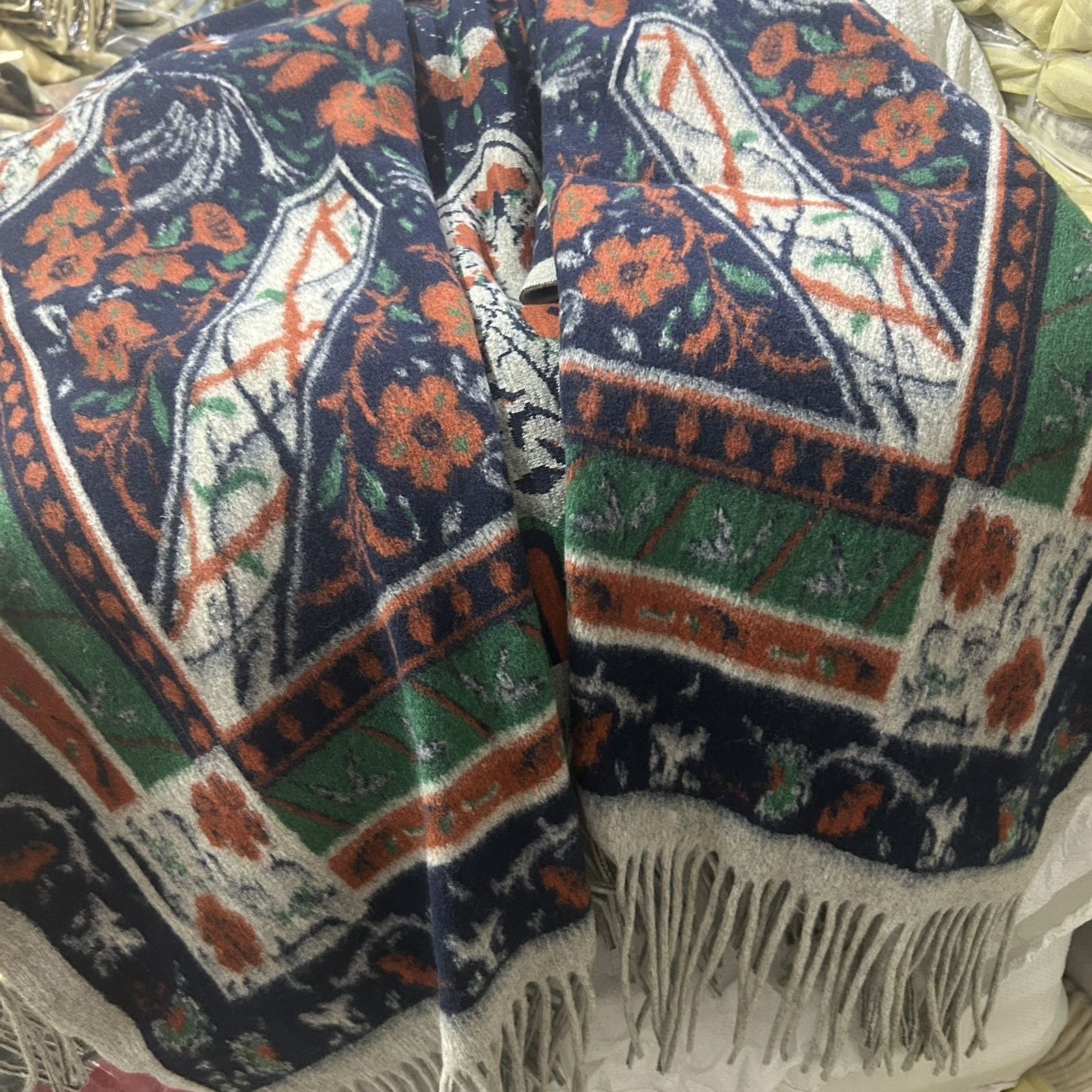 45-89 Tinta pintada capa gruesa caliente de color contrastante otoño invierno nuevo bufandas de capa de bordilla nacional chal a cuadros