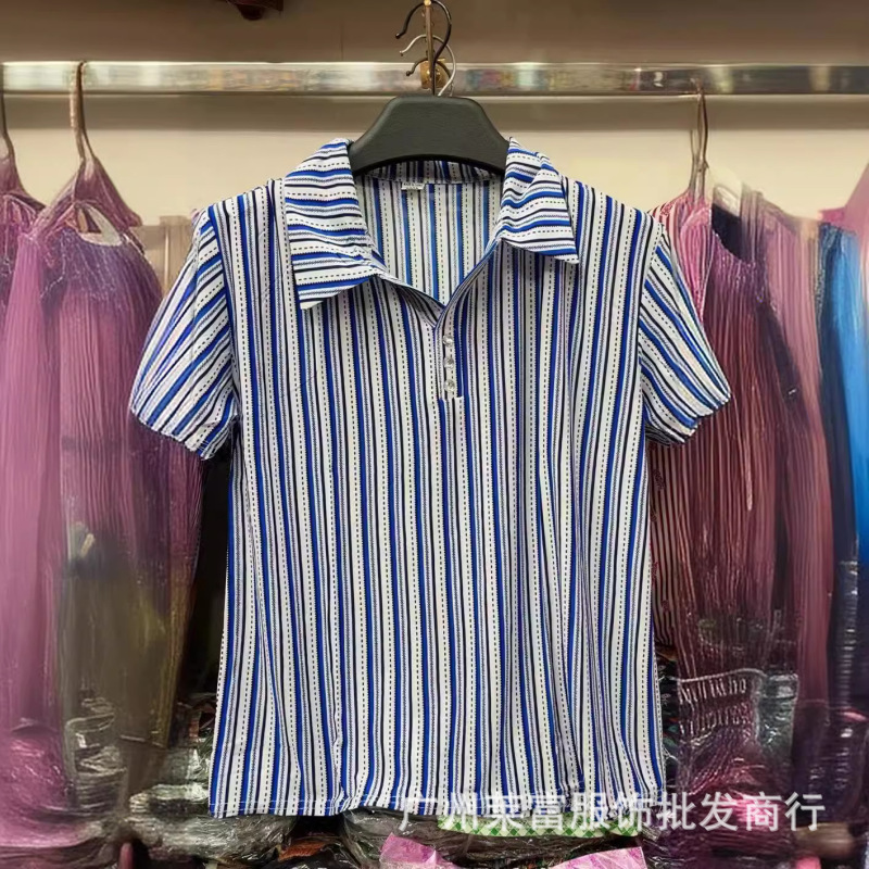 農村は、朝市の夏の中高年の母親が半袖tシャツ1688の商品を仕入れて5元の服装を卸売りした|undefined