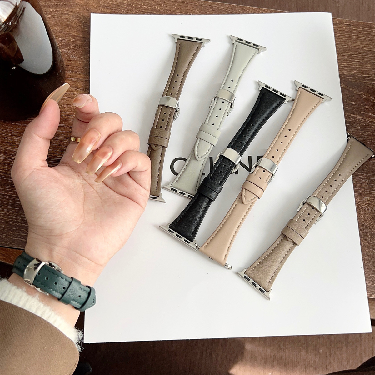 Nueva pequeña cintura adecuada para Apple Watch 8 Correa mariposa hebilla cuero fino watch765432 generación se
