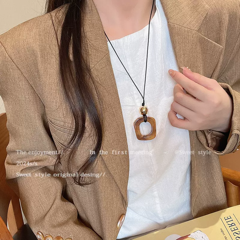韩系高级感长款流苏毛衣链几何形百搭气质项链女秋冬款咖色颈链