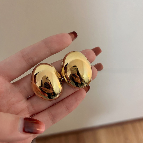 Self-carried aura, smooth and three-dimensional earrings, European and American ins style simple exaggerated small crowd personality fashion silver needle earrings 