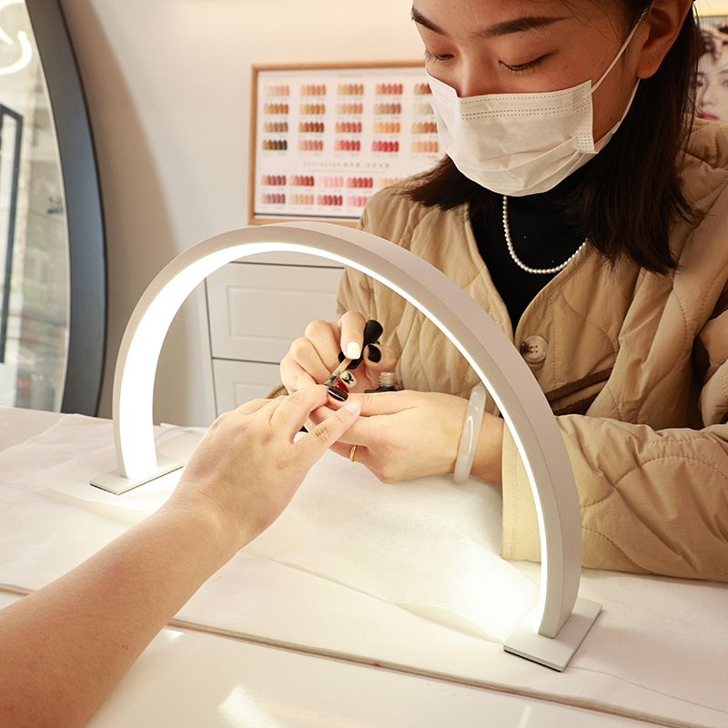 Lámpara de belleza de uñas de medio mes transfronteriza Lámpara de mesa Lámpara sin sombras Salón de belleza de la luna Mesa curva Lámpara de relleno LED