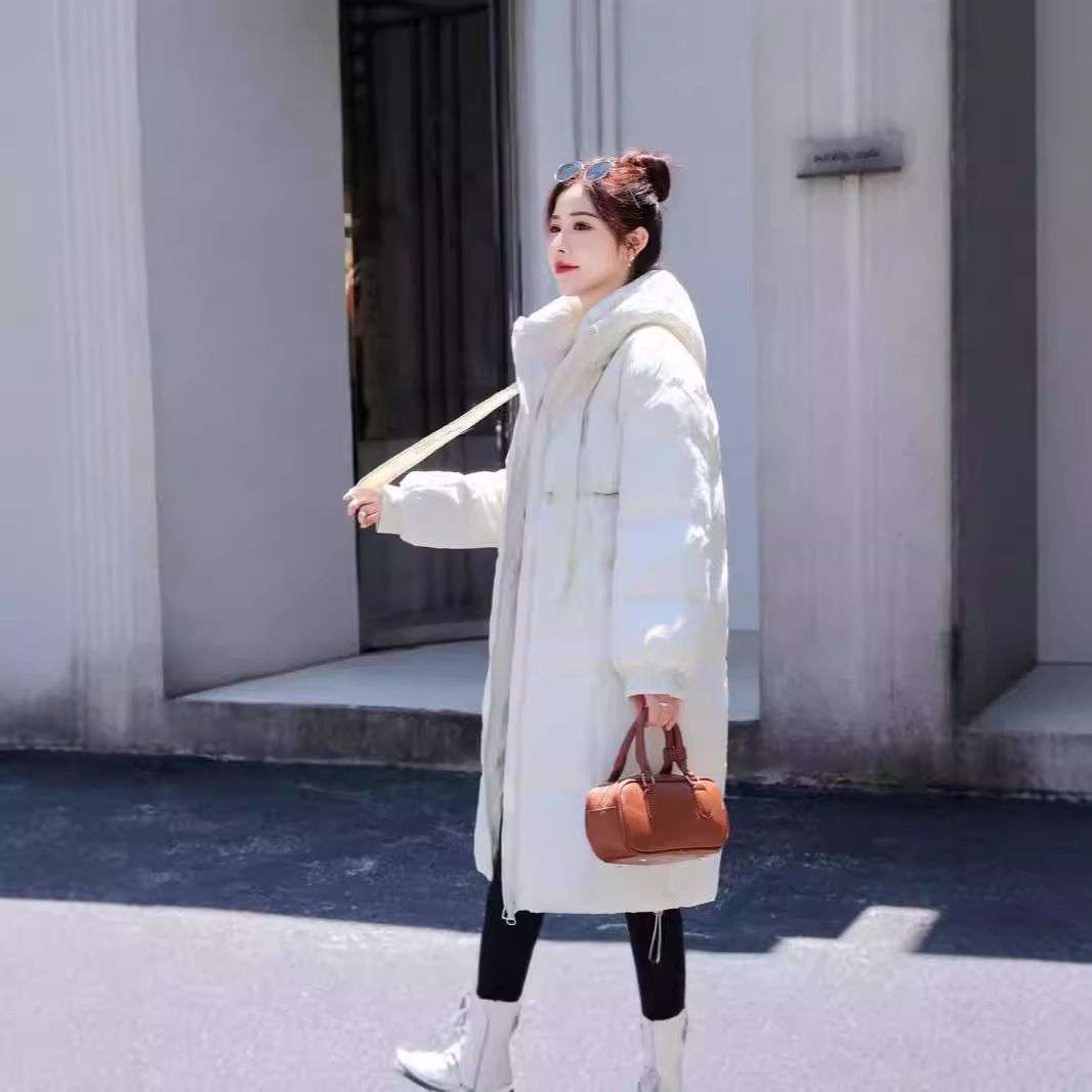 Capa de algodón de pluma para mujeres 2024 nuevo tipo de moda de algodón alargado de estilo de invierno para mujeres con chaqueta de algodón cálida