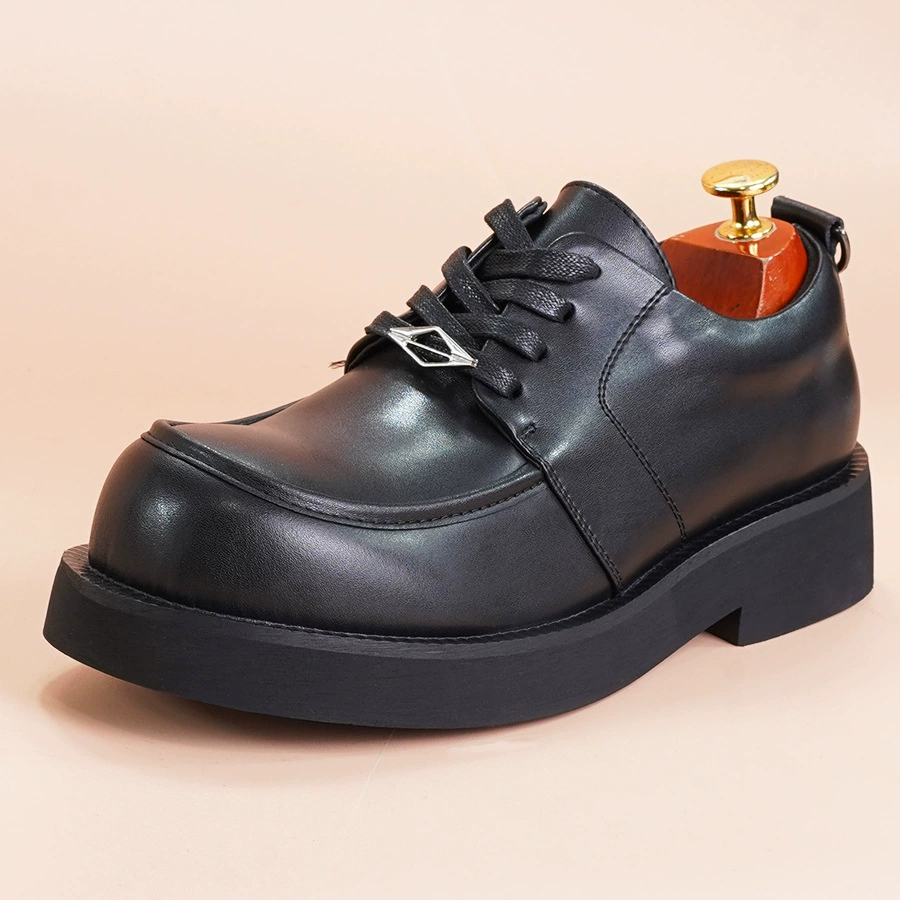 2025 новые дышащие кожаные круглые головы нишевые дерби туфли с толстой подошвы кожаные туфли повседневные тенденции дикие пригородные мужские туфли