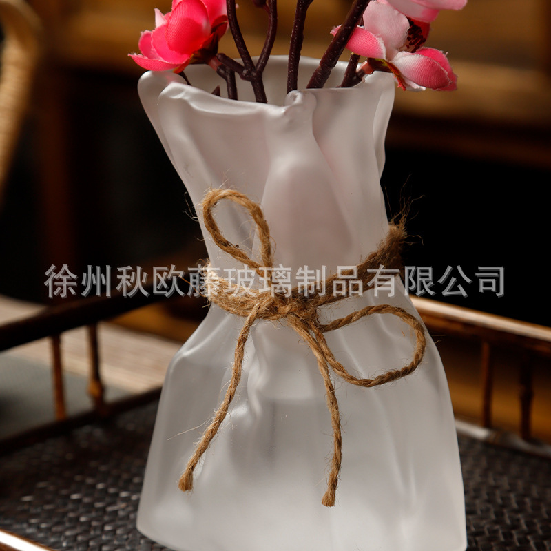 トルクの小さい花瓶の高級感の軽い豪華な装飾品のガラスの花瓶ins風の高い顔の値の水培の置物の卸売り