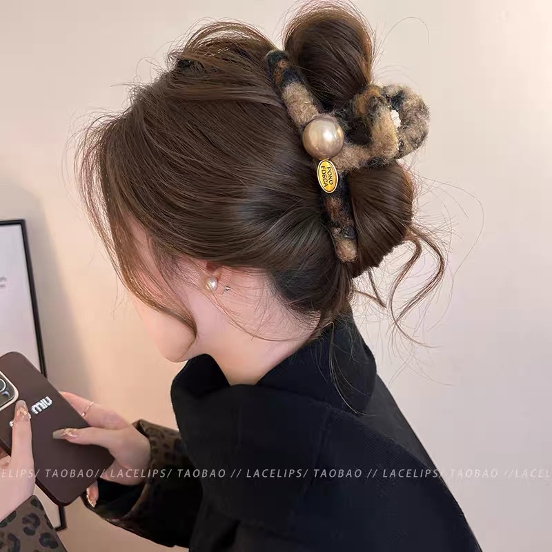 55#Large leopard print woolen cloth brown oval pearl about 13cm