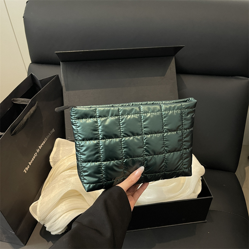 Bolsas de maquillaje de gran capacidad de ocio coreano 2025, nuevo diseño de nicho de moda simple bolsas de mano para mujeres