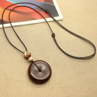 Original Rosewood Safety Buckle Necklace Long Versatile Pendant for Men and Women Casual Retro Sweater Chain 2024 Autumn and Winter