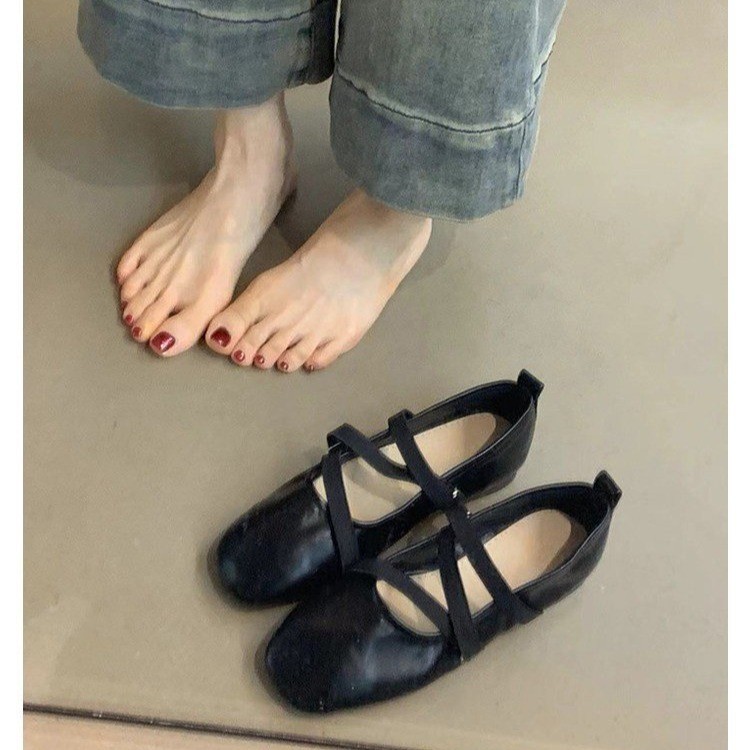 Zapatos franceses de hadas cruzadas rojos, zapatos de sol plano, zapatos de sol para mujeres, 2026 verano, nuevos zapatos de noche