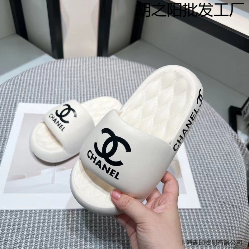 High-Looking Slippers for Women to Wear Outside in Summer, Home Use, Non-Slip Bathroom Bathing Slippers